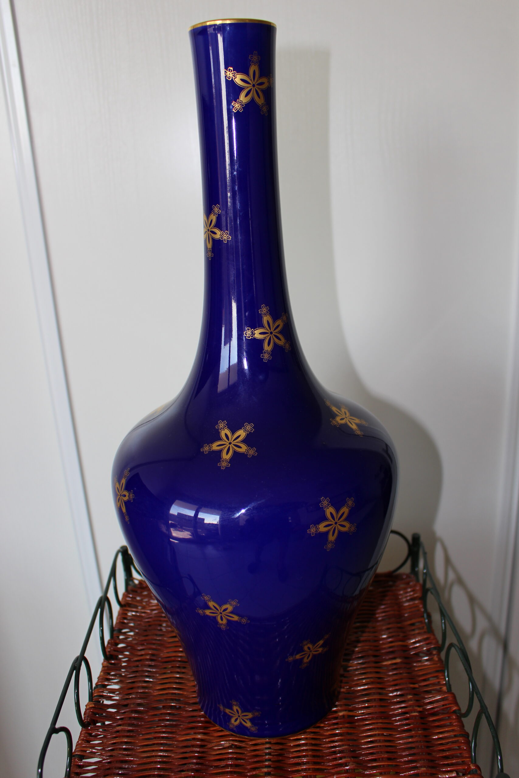 Vase bleu de Sèvres 1902