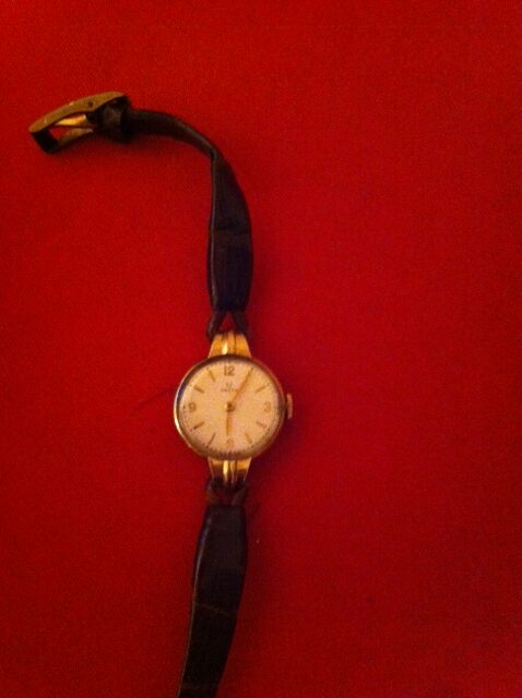 Montre Vintage Femme à Restaurer – Bracelet Cuir – Pièce De Collection