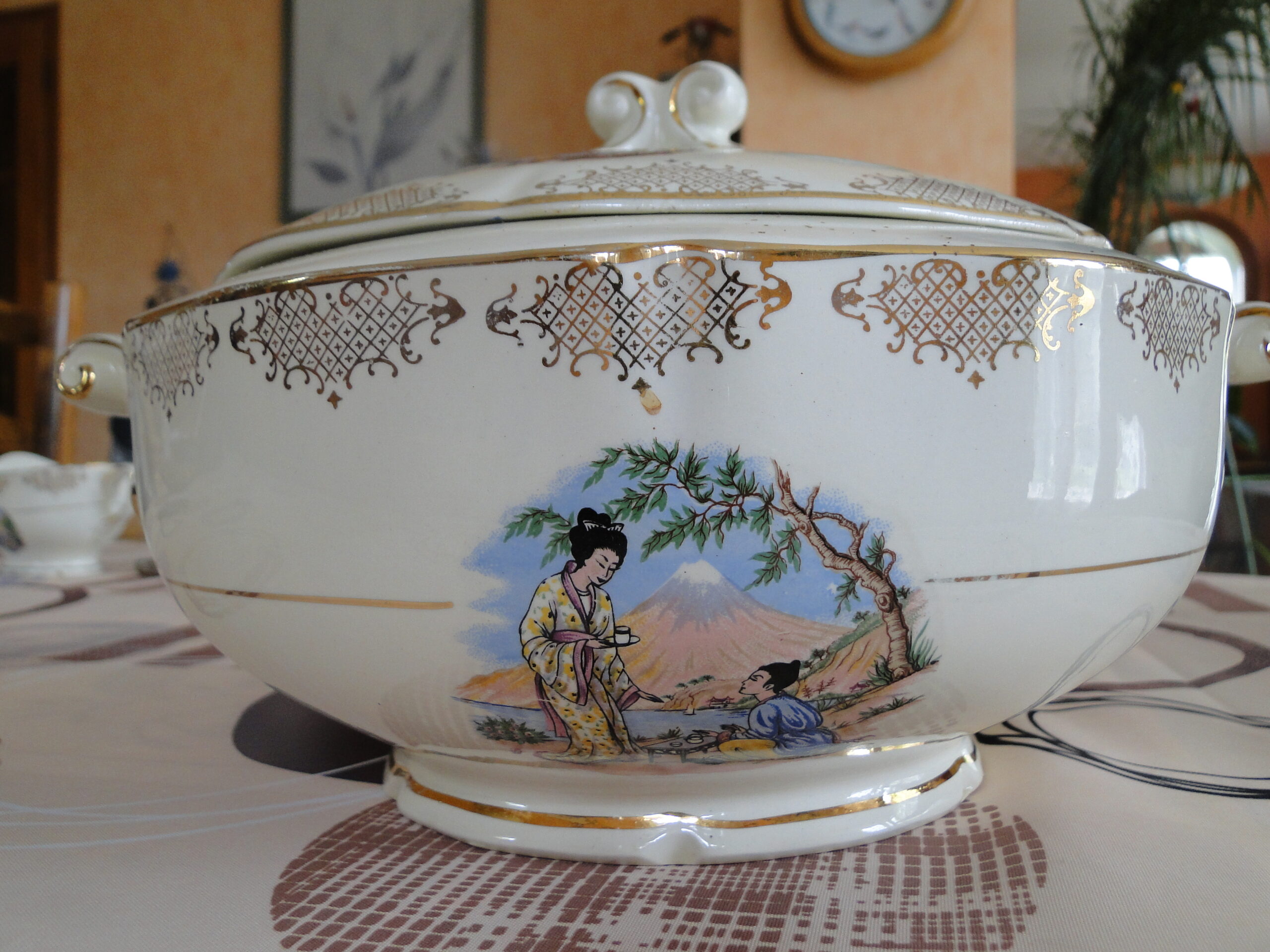 Old St Amand Céranord dish Basque model