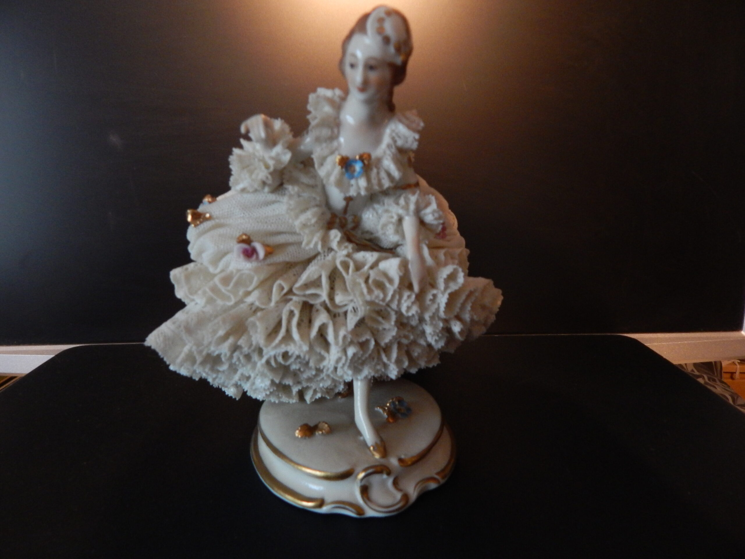 Poupée céramique et ombrelle - Vintage : Achat occasion | Poupées Très bon état